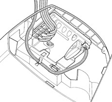2. Führen Sie die Kabel durch die Öffnung, das Antennenkabel seitlich durch die Öse, und schließen Sie alle Kabel an.