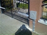 Montagebeispiel für den Antrieb NICE Wingo